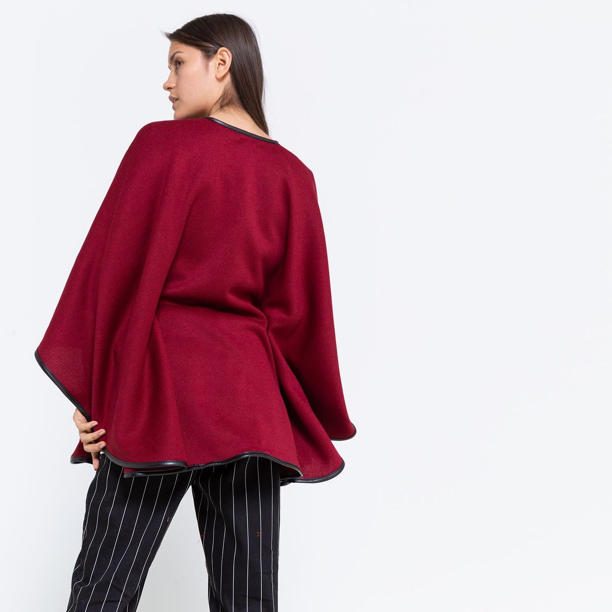 BASEMENT - Poncho Cinturon