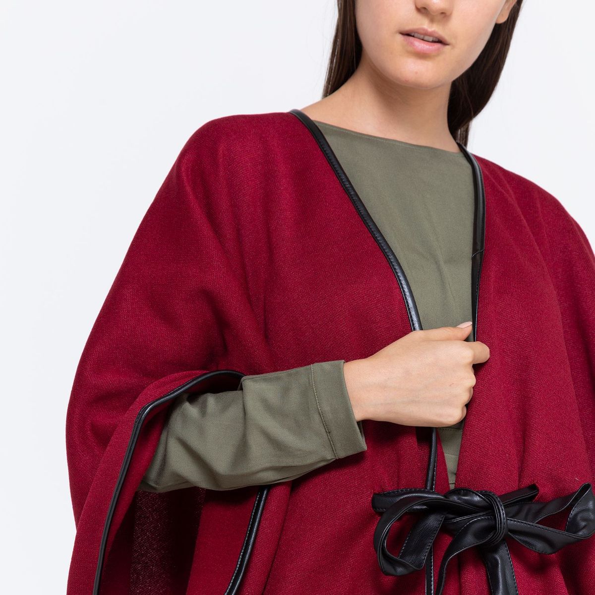 BASEMENT - Poncho Cinturon