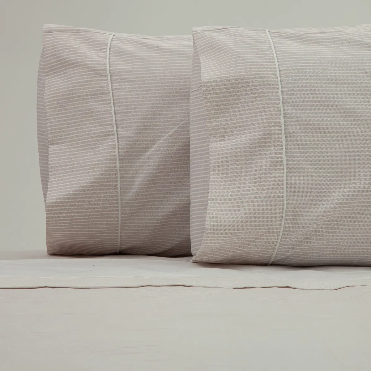 BASEMENT HOME - Juego de Sábanas Augusto 100% Algodón 250 Hilos