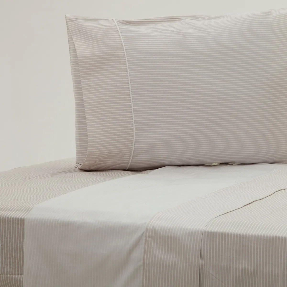 BASEMENT HOME - Juego de Sábanas Augusto 100% Algodón 250 Hilos