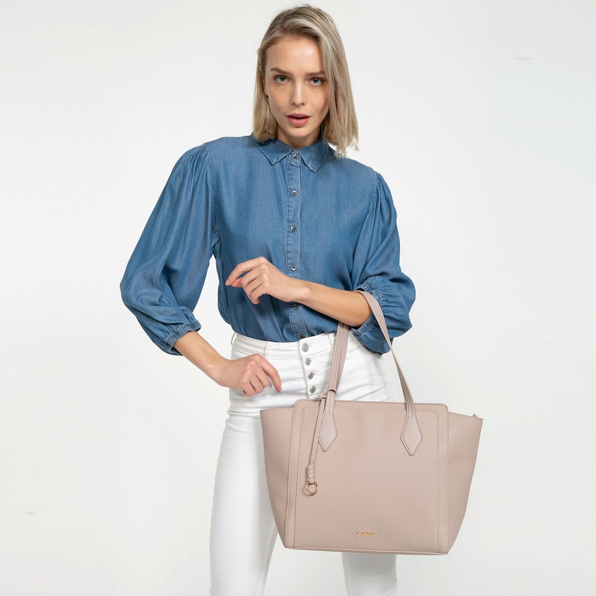BASEMENT - Cartera Tote Charm