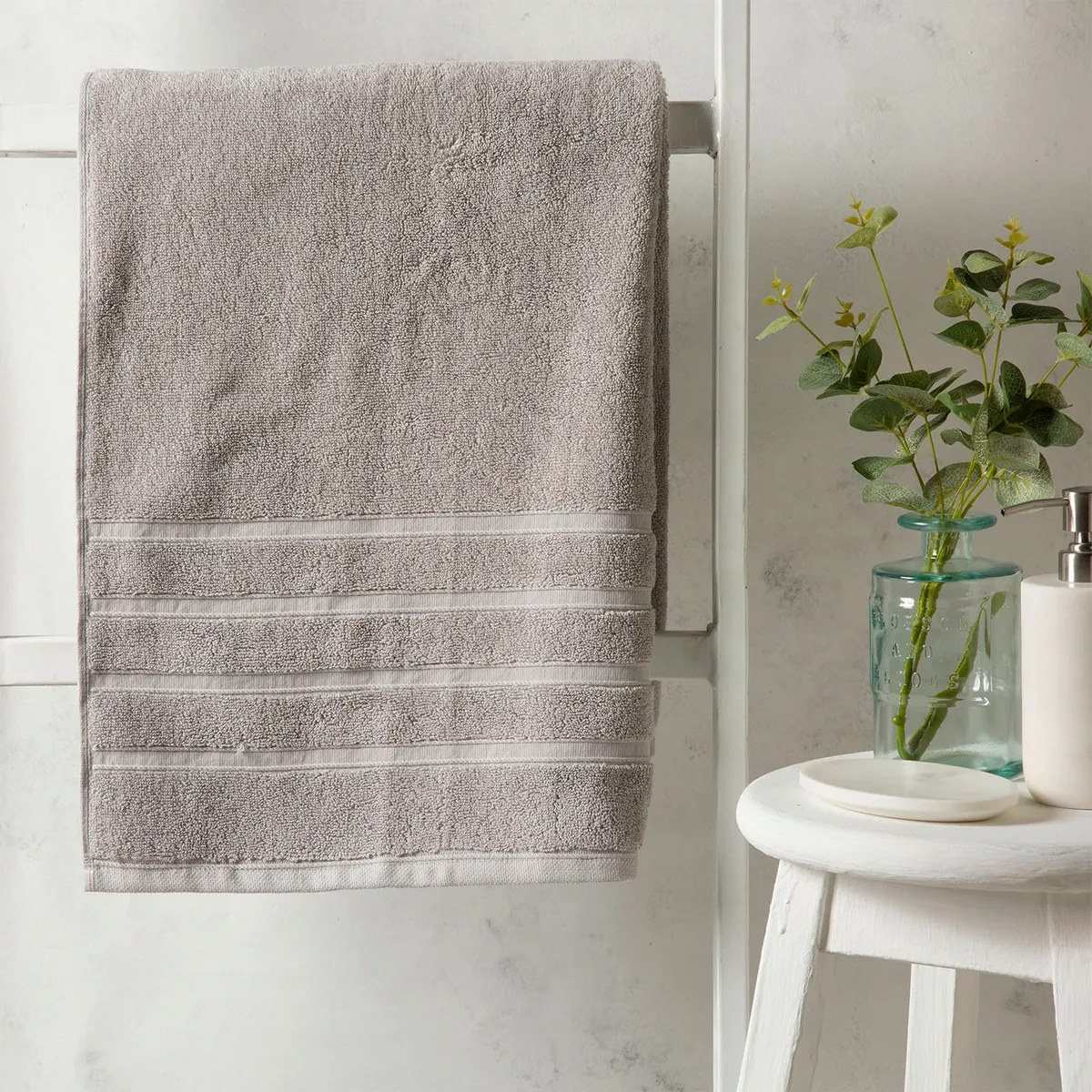 BASEMENT HOME - Toalla de Baño Combed 100% Algodón 650gr Basement Home