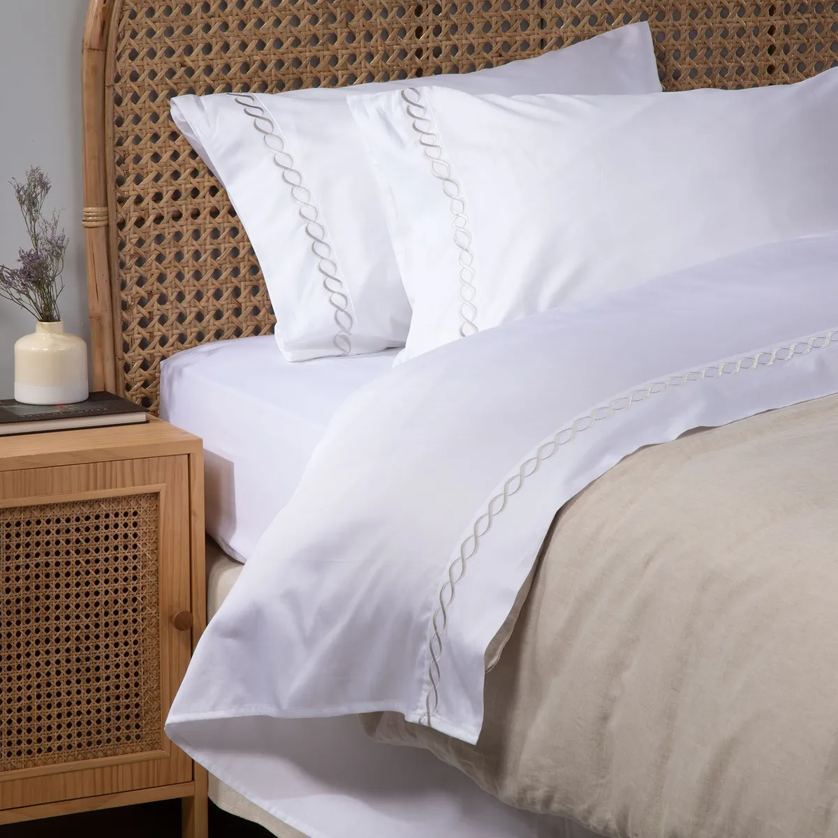 ROBERTA ALLEN - Juego de Sábanas Bordadas Cadeneta 100% Algodón 300 Hilos