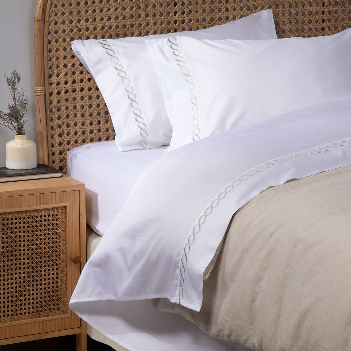 ROBERTA ALLEN - Juego de Sábanas Bordadas Cadeneta 100% Algodón 300 Hilos