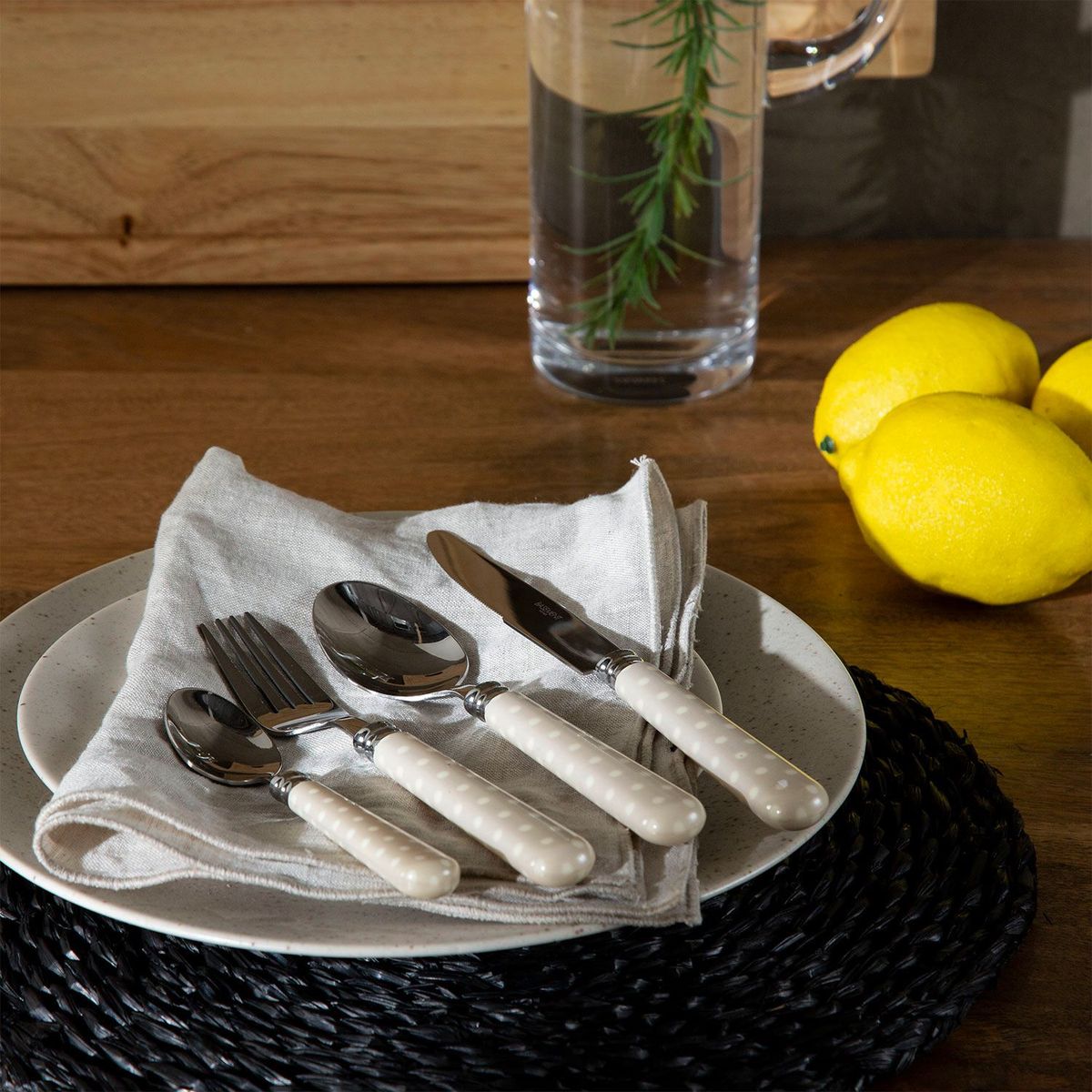 BASEMENT HOME - Cuchillo de Mesa Puntos