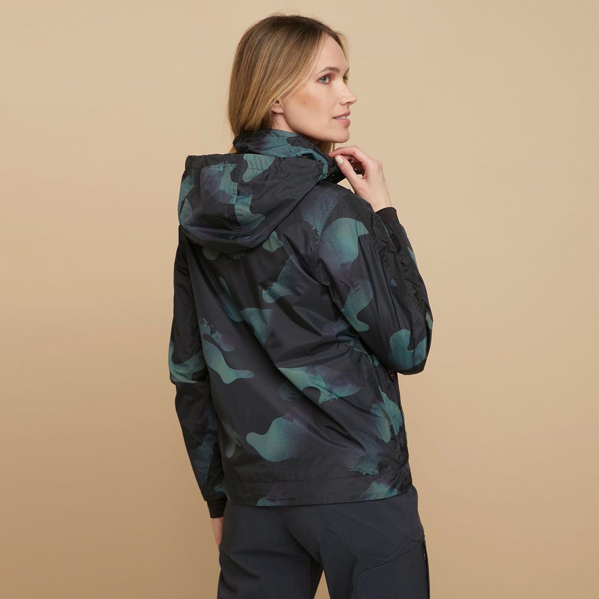 MOUNTAIN GEAR - Cortaviento Deportivo Mujer