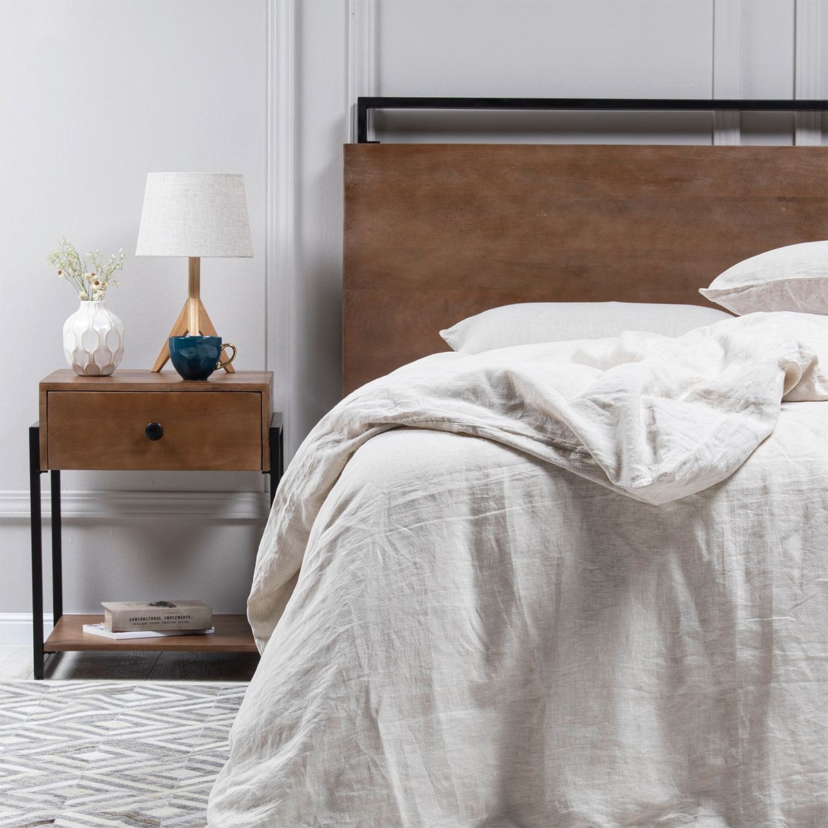 BASEMENT HOME - Velador Elton 1 Cajón