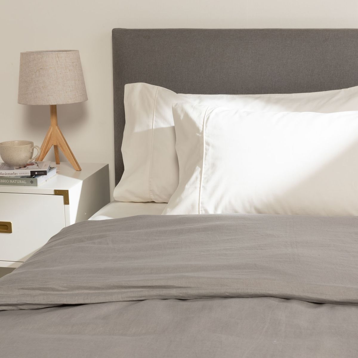 BASEMENT HOME - Set x2 Fundas de Almohada Lisas 100% Algodón.