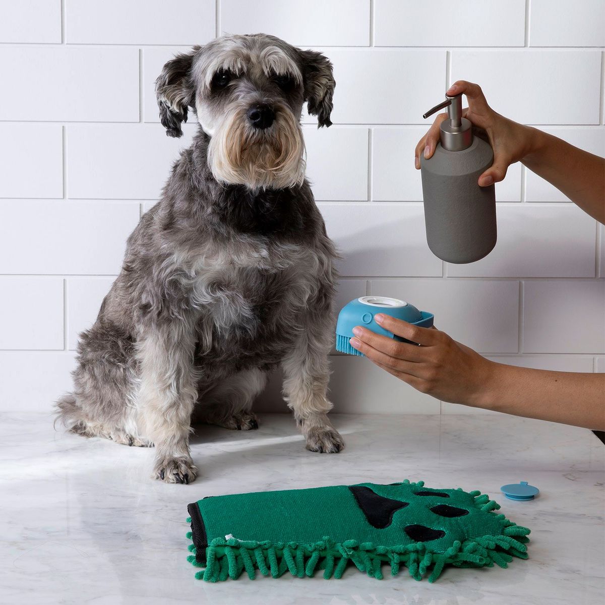 KULCAN - Cepillo para Perros de Silicona con Dispensador de Shampoo Kulcan