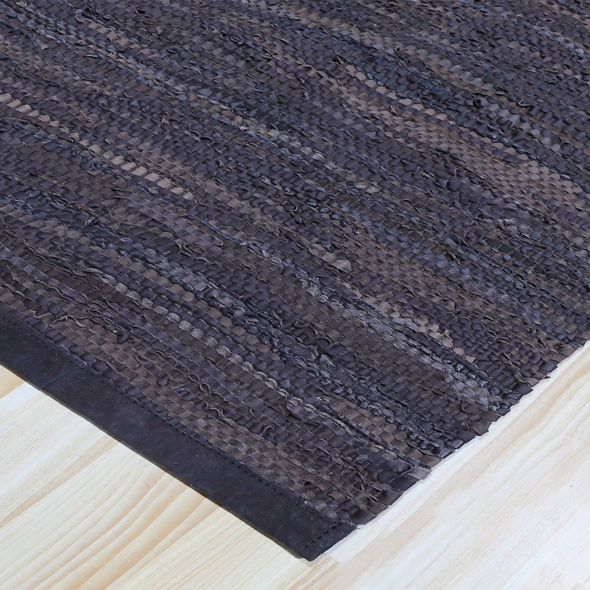 BASEMENT HOME - Alfombra de Cuero Reciclado Santos