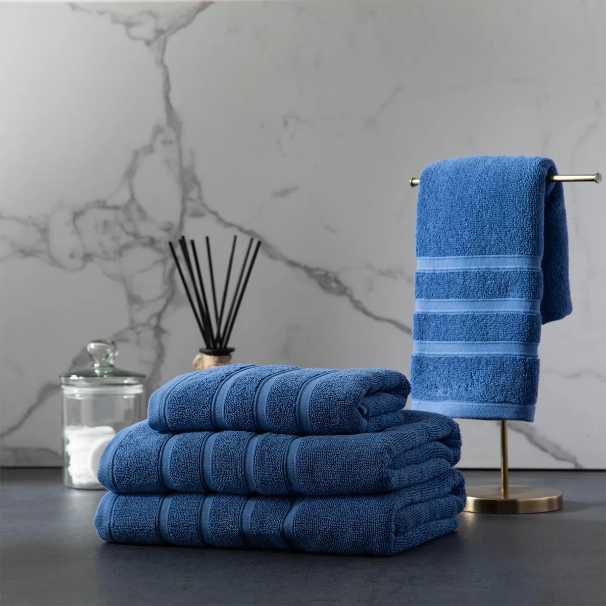 BASEMENT HOME - Set x4 Toallas Mano/Baño Lisas 500gr