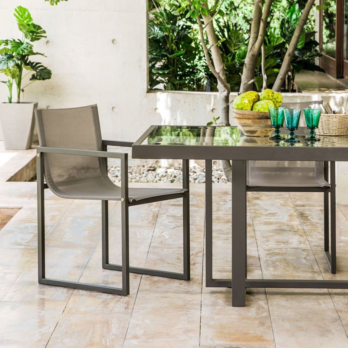 BASEMENT HOME - Par de Sillas de Comedor Basement Home Mónaco con Apoyabrazos Terraza