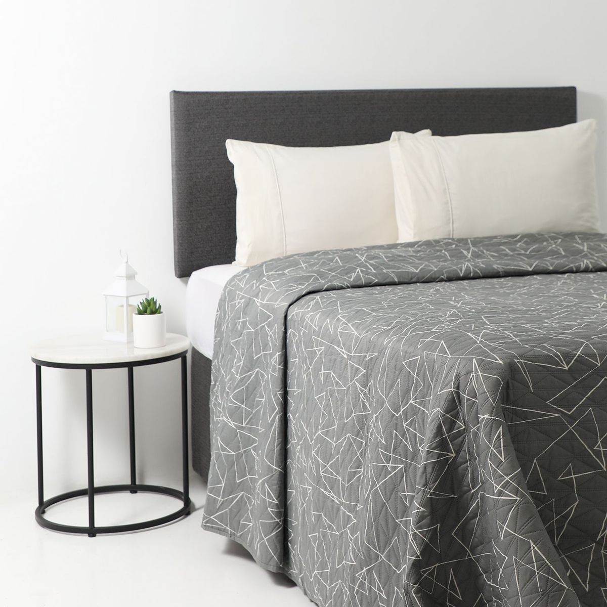 AMBIENTA - Cubrecama Estampado Reversible