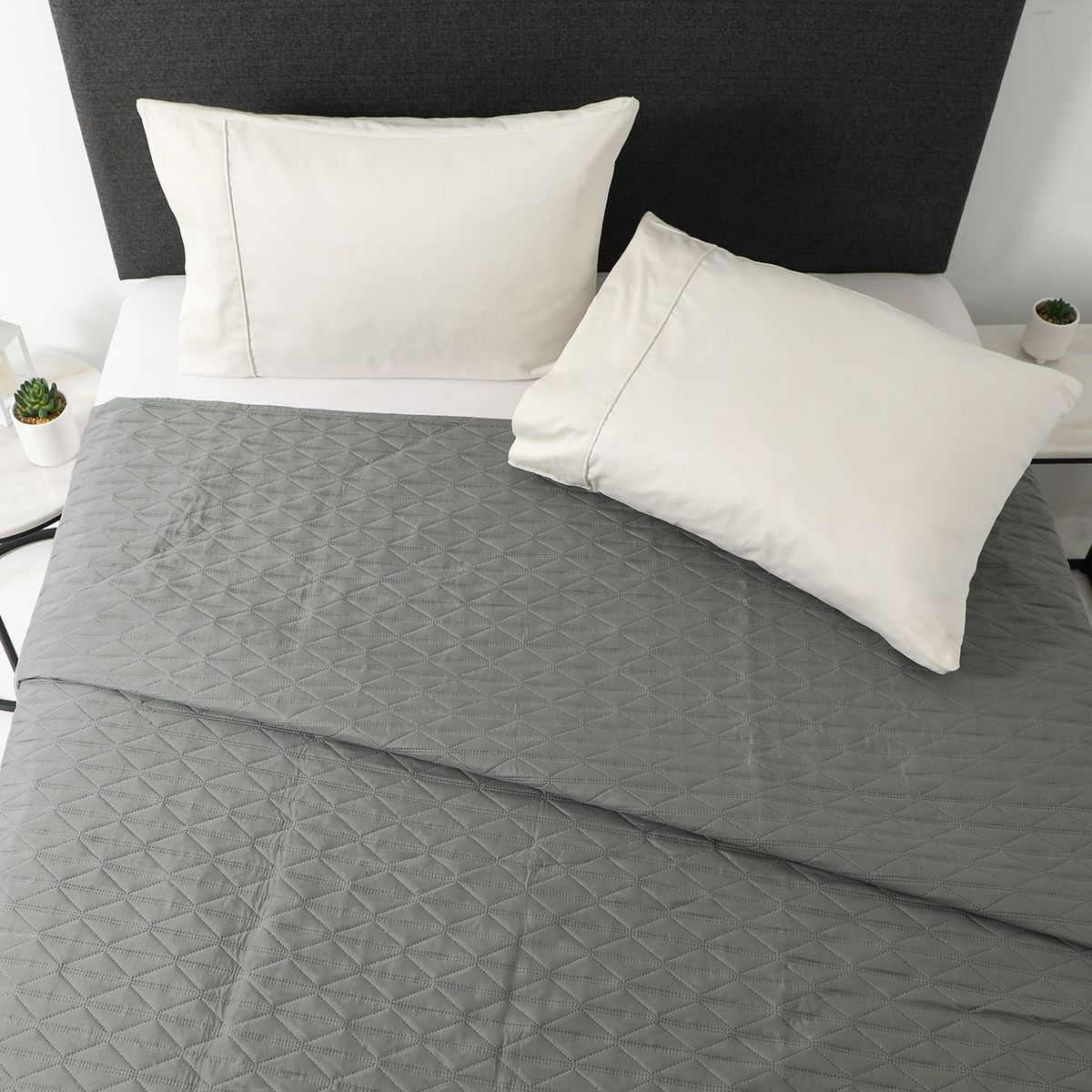 AMBIENTA - Cubrecama Estampado Reversible