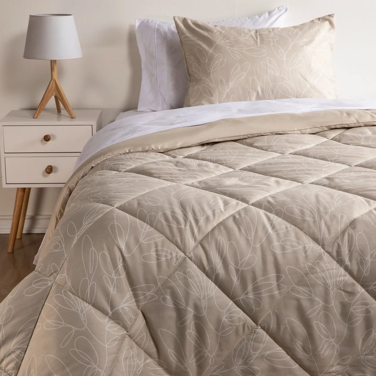 AMBIENTA - Juego de Cama: Edredón Beige + Juego de Sábanas Ambienta