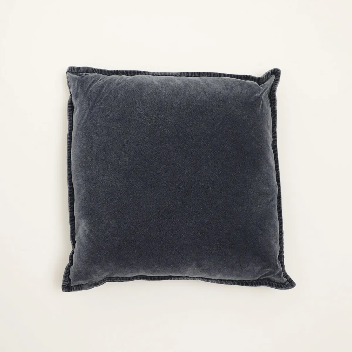 BASEMENT HOME - Cojín Wash Velvet Basement Home