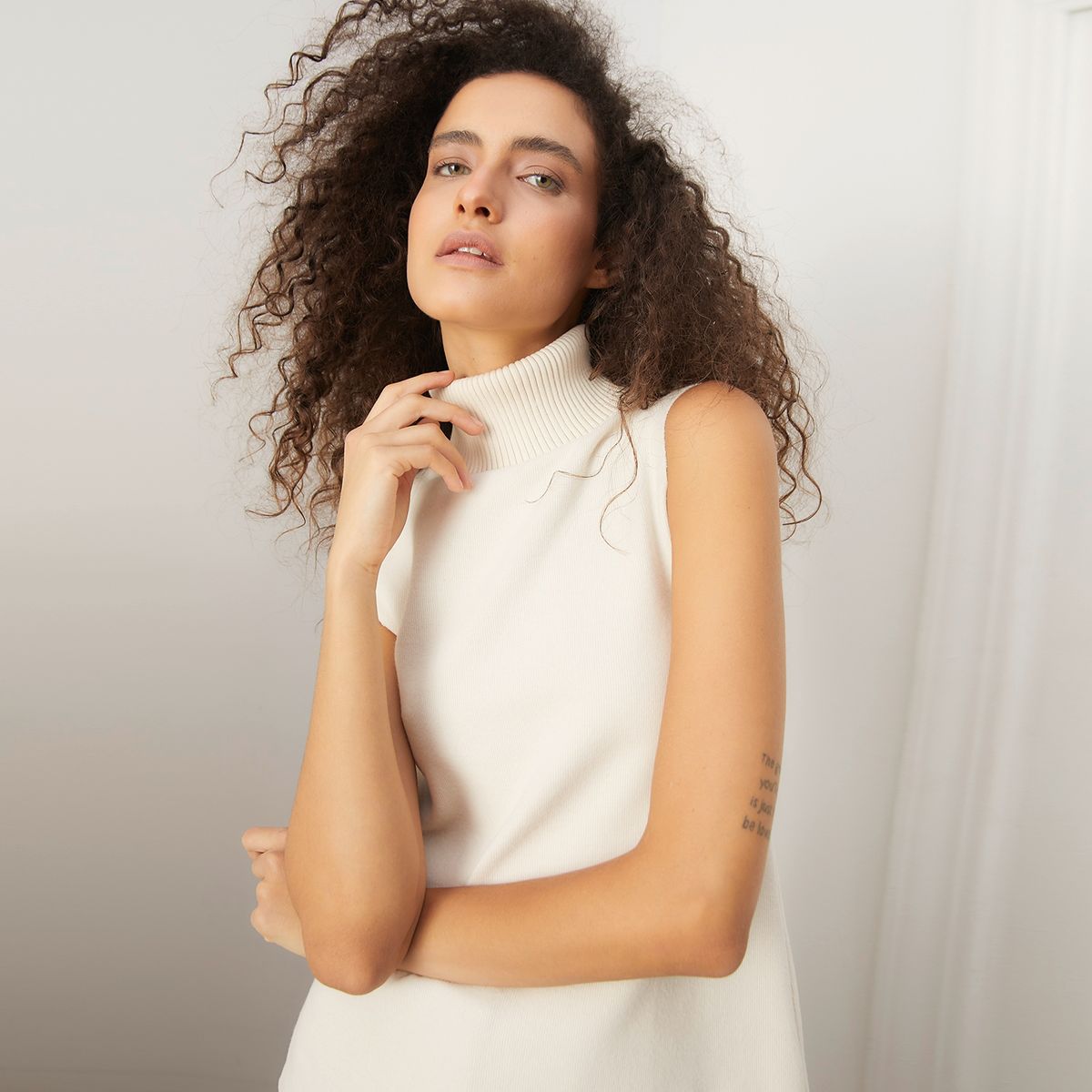 BASEMENT - Chompa Sin Mangas Mujer Basement