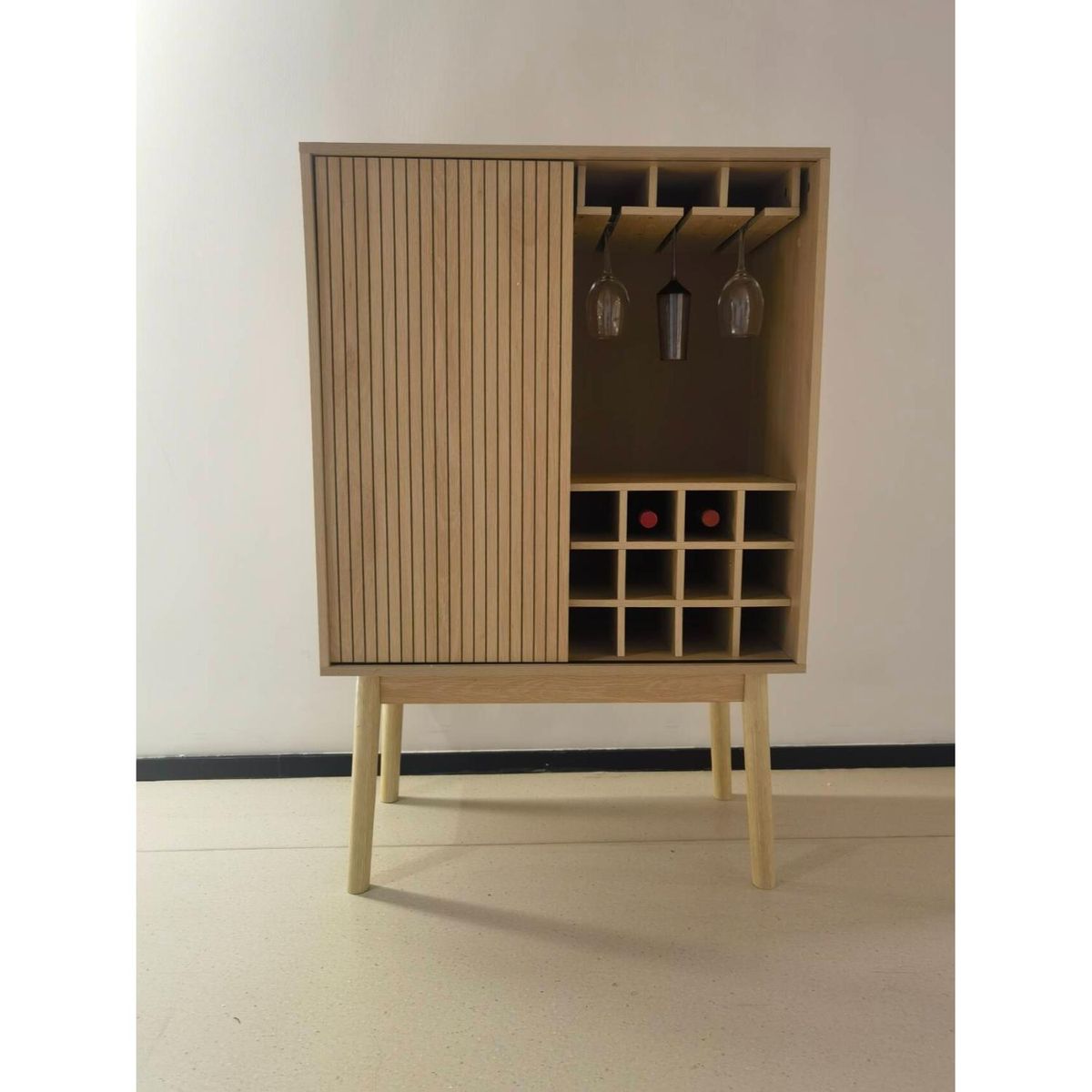 MICA - Bar Benji con Puerta Corrediza (Porta Copas y Porta Botellas) 