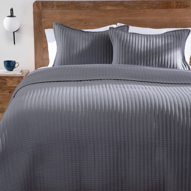 BASEMENT HOME - Cubrecama Liso Rod Basement Home