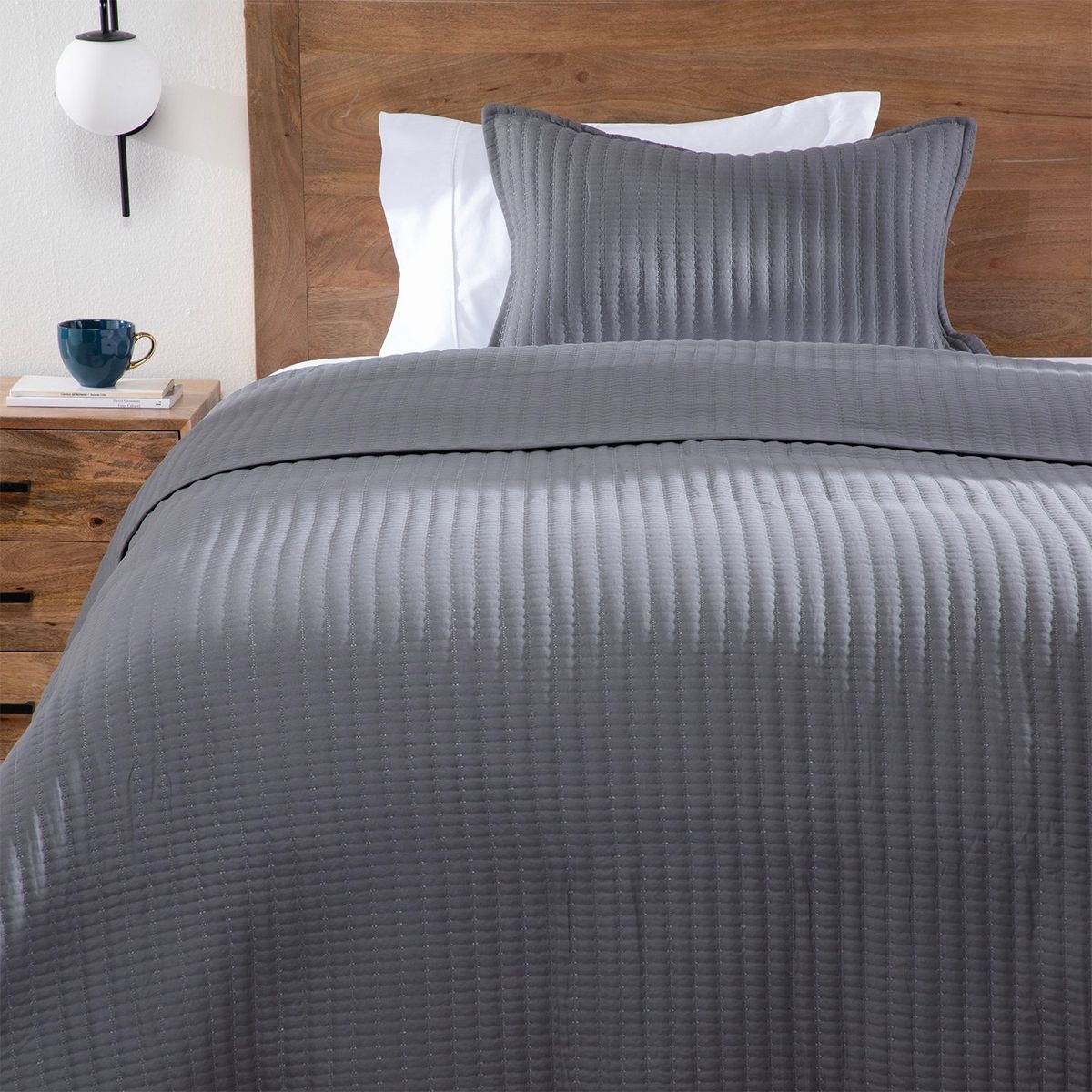 BASEMENT HOME - Cubrecama Liso Rod Basement Home