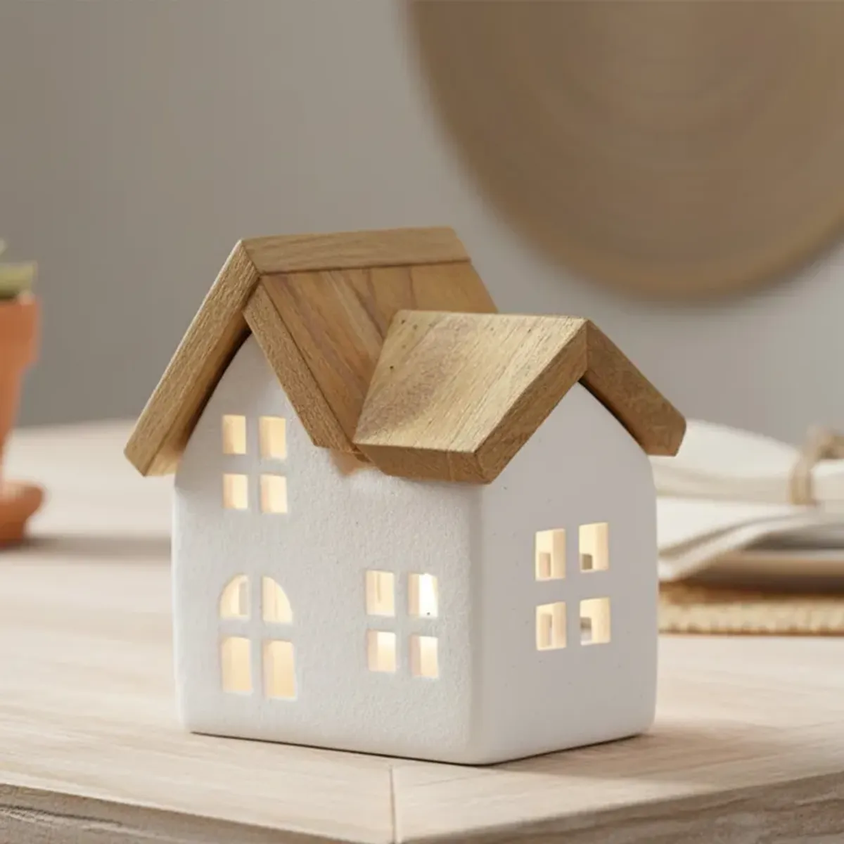 MICA - Casita de madera navideña