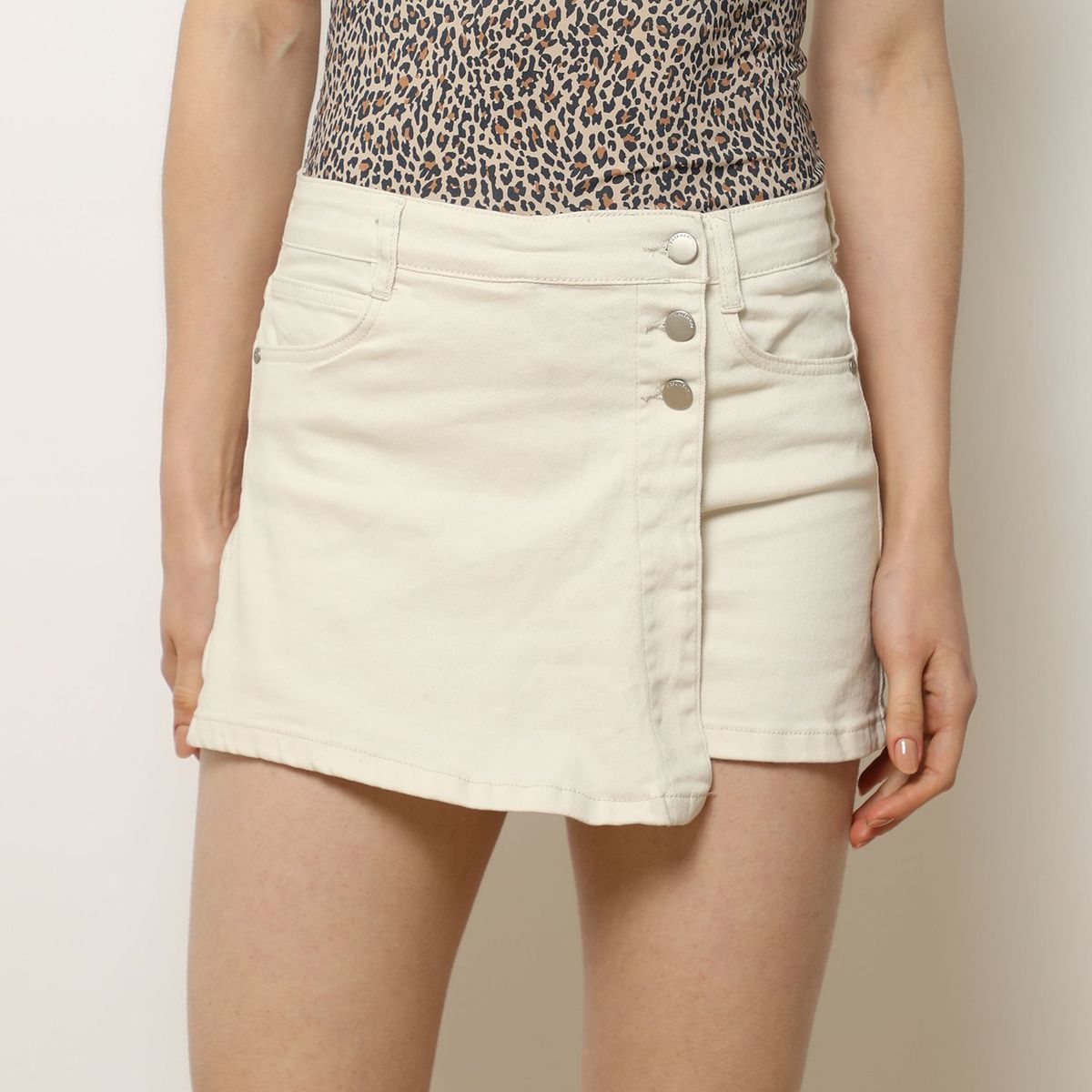 BASEMENT - Short Jean Basement Mujer Botones Cierre 