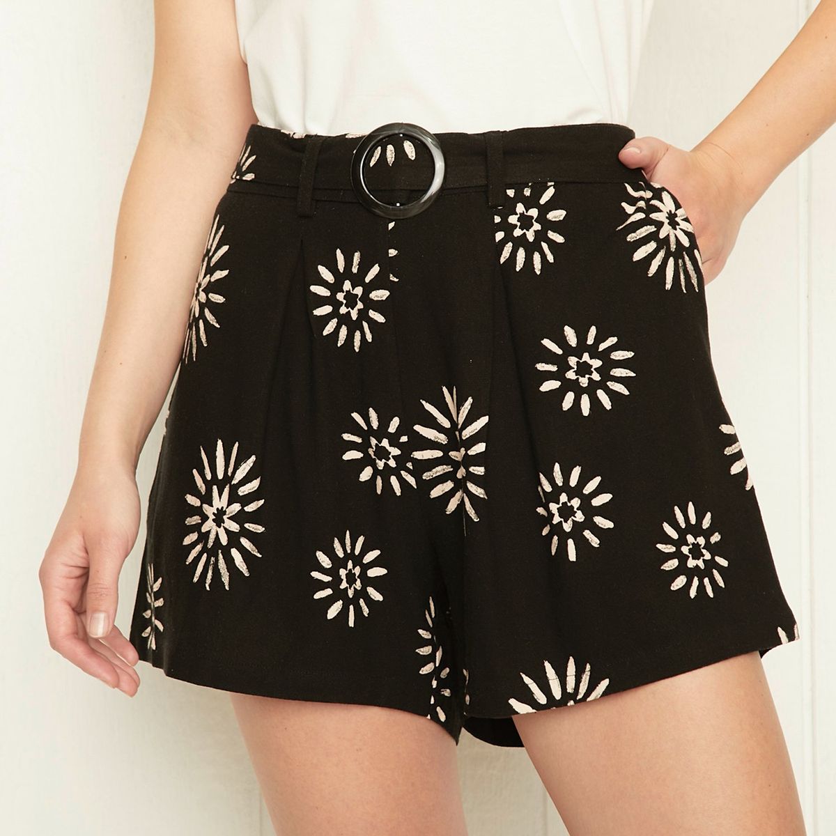 UNIVERSITY CLUB - Short University Club Lino Casual Cintura Con Hebilla