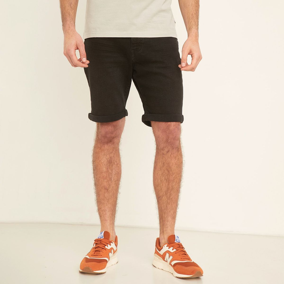 BASEMENT - Short Hombre Basement