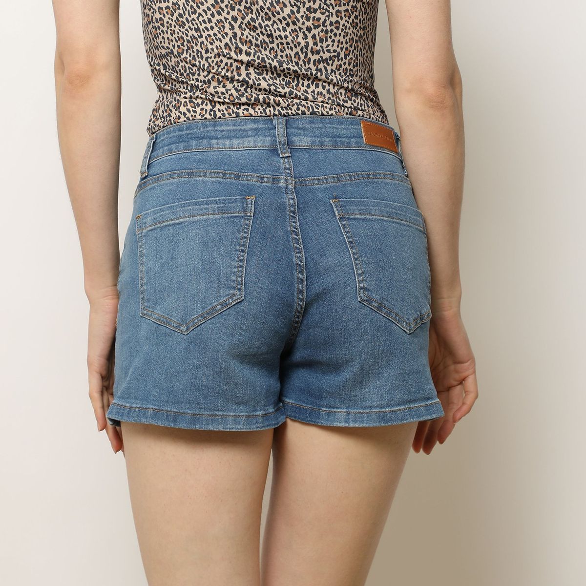BASEMENT - Short Jean Basement Mujer Botones Cierre 