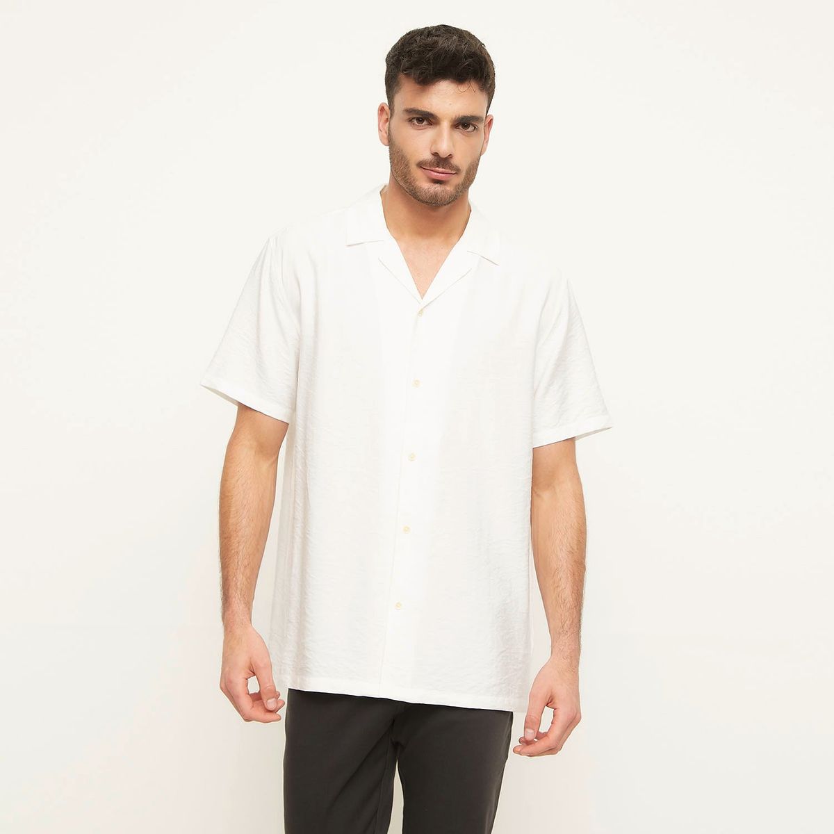 BASEMENT - Camisa Basement Manga Corta Cuello Clásico