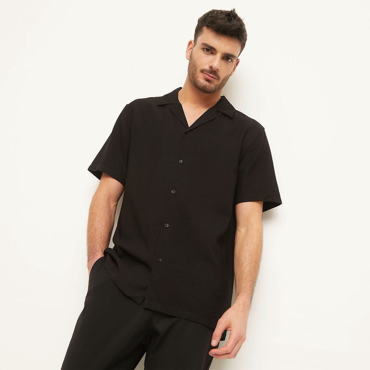 BASEMENT - Camisa Basement Manga Corta Cuello Clásico