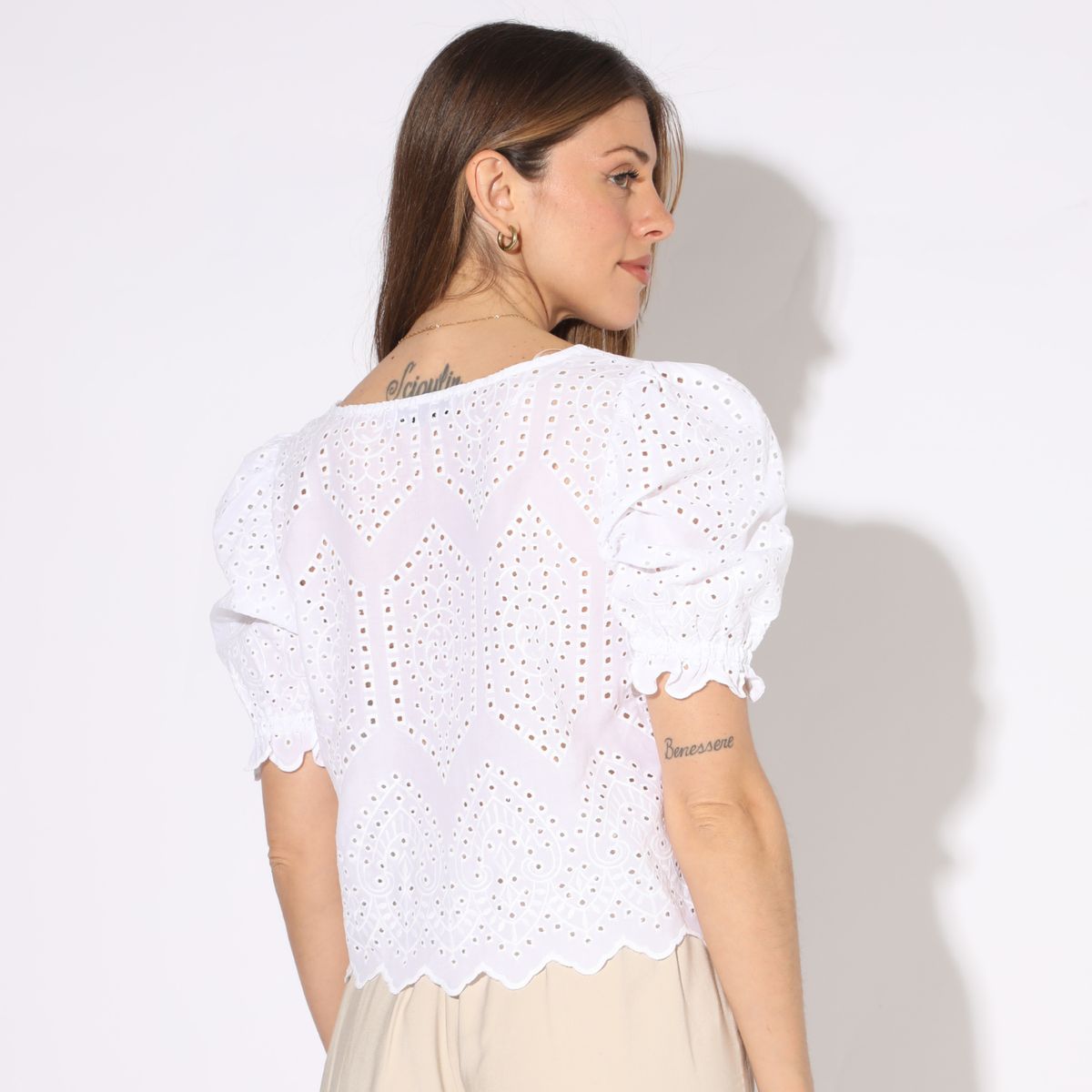 BASEMENT - Blusa Basement Algodón Manga Corta Diseño Bordado Mujer