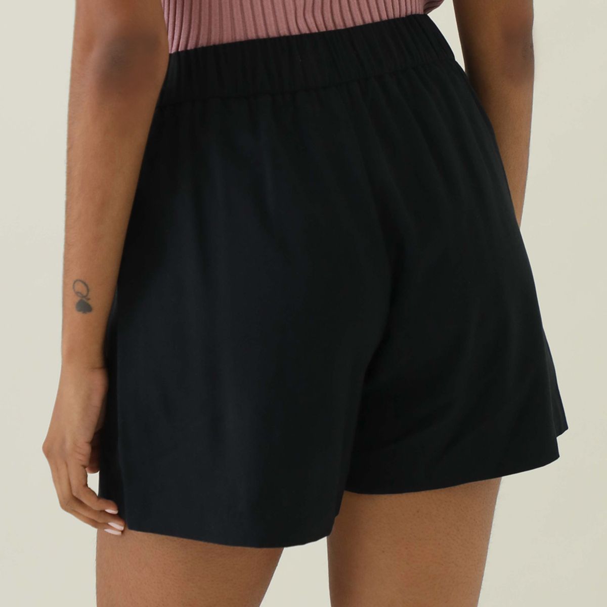 BASEMENT - Short Mujer Basement