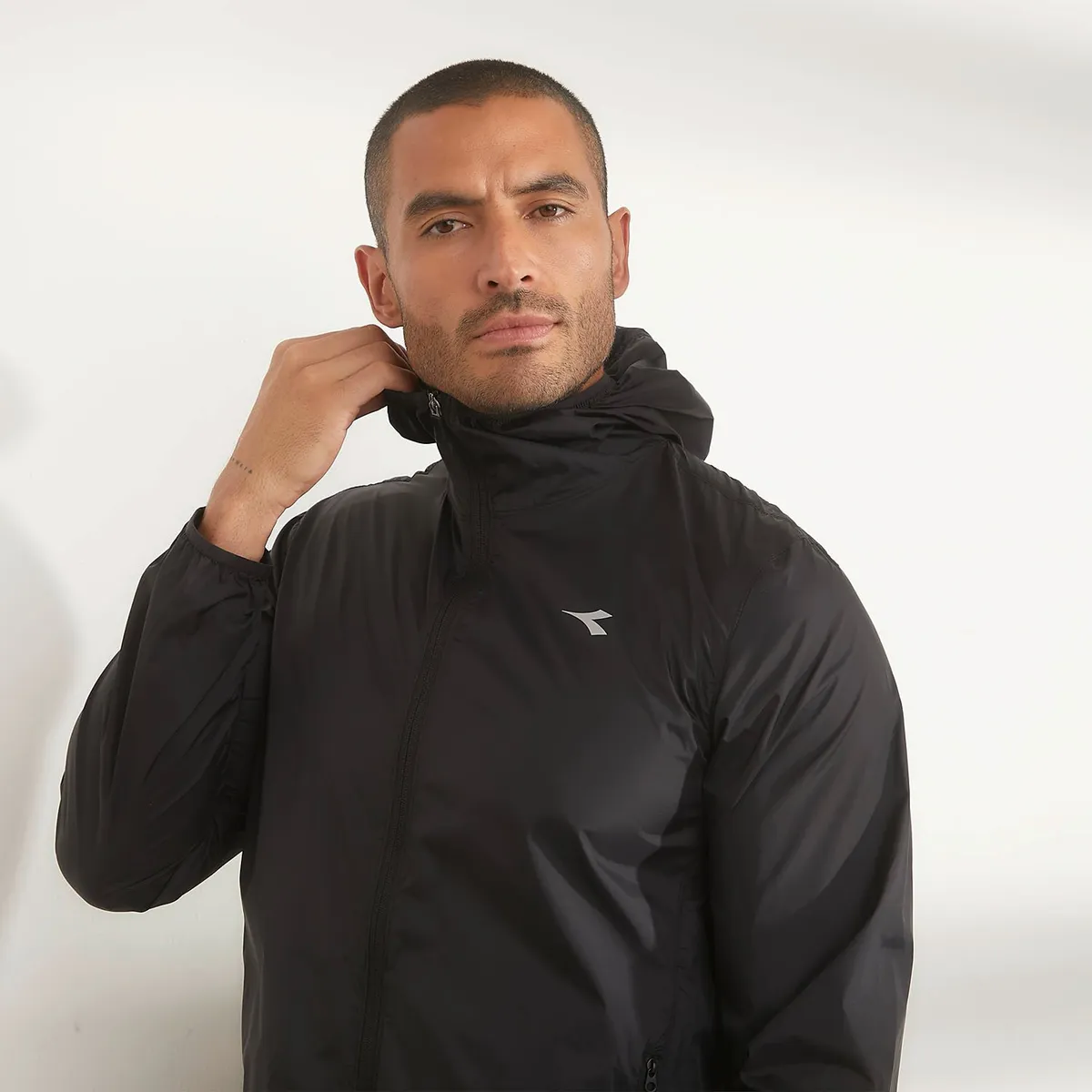 DIADORA - Casaca Cortaviento Deportivo Hombre Diadora