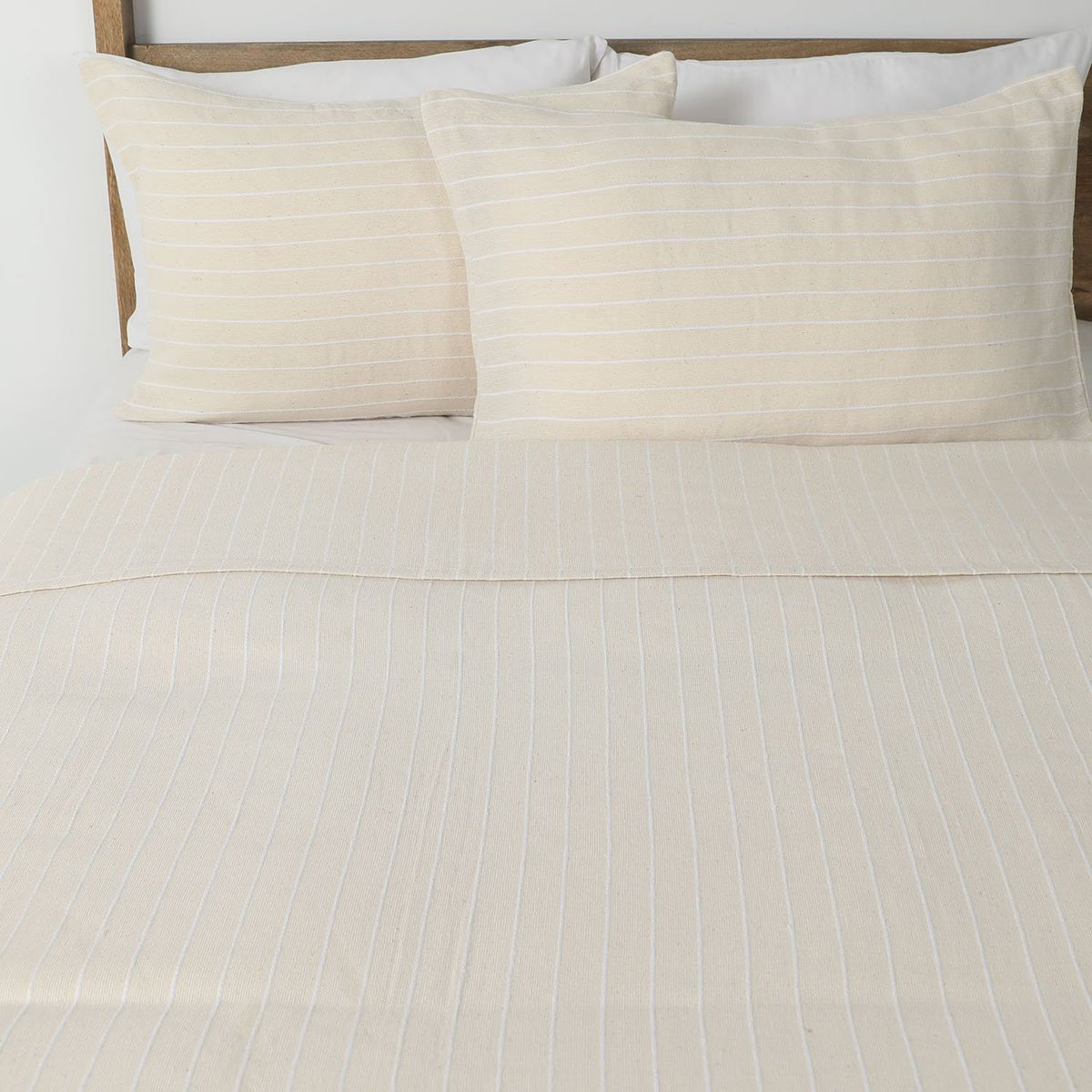 BASEMENT HOME - Cubrecama Colcha Líneas Basement Home