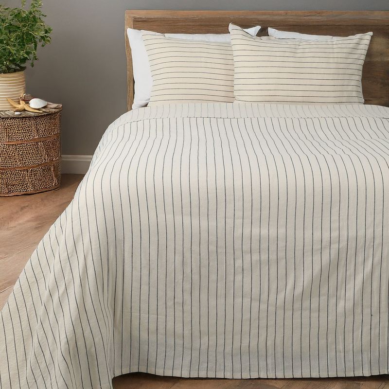 BASEMENT HOME - Cubrecama Colcha Líneas Basement Home