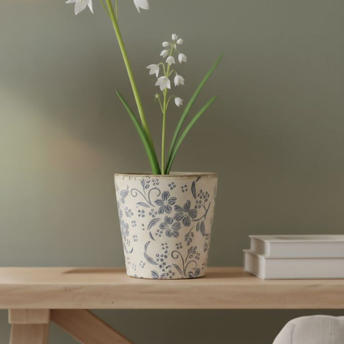 ROBERTA ALLEN - Maceta Decorativa Flores Azules 13cm