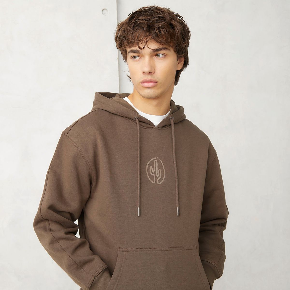 BEARCLIFF - Polera Canguro Relaxed Fit Hombre Bearcliff