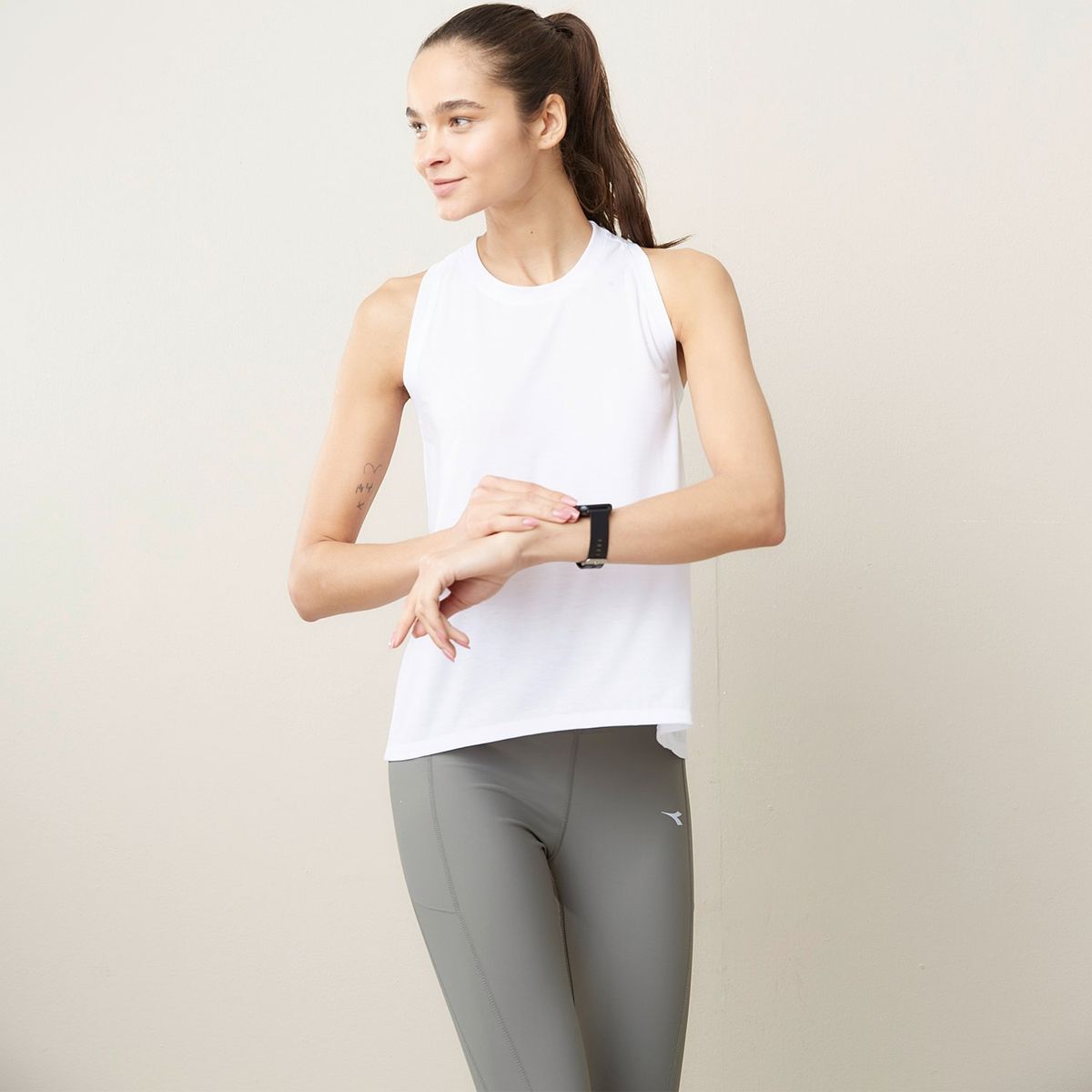 DIADORA - Tank Top Con Bra Deportivo Mujer Diadora