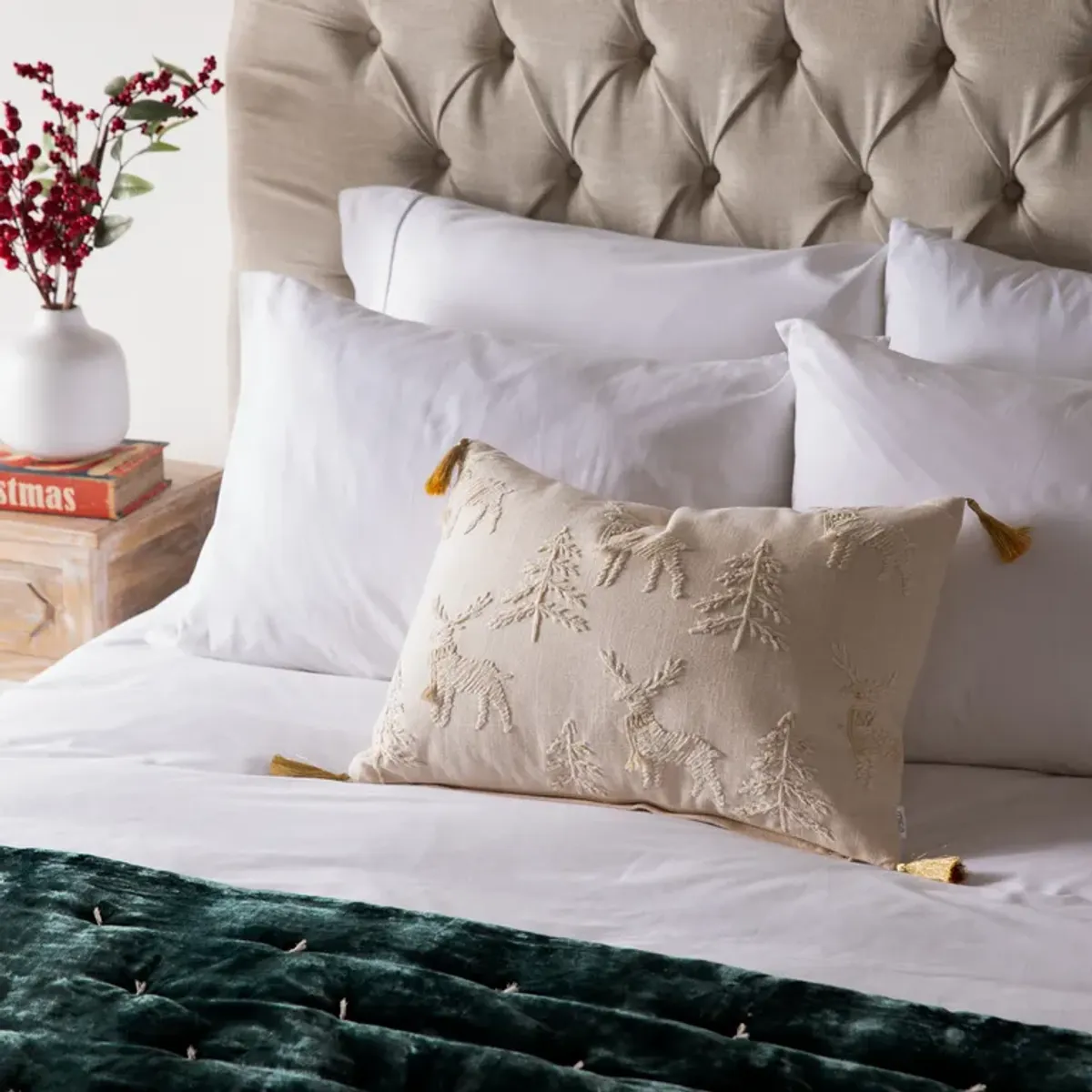 MICA - Cojín Navideño Bordado 35x50cm