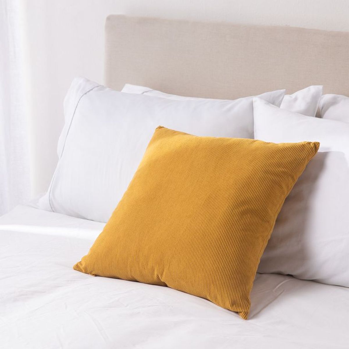 MICA - Cojín Fun Liso Mostaza