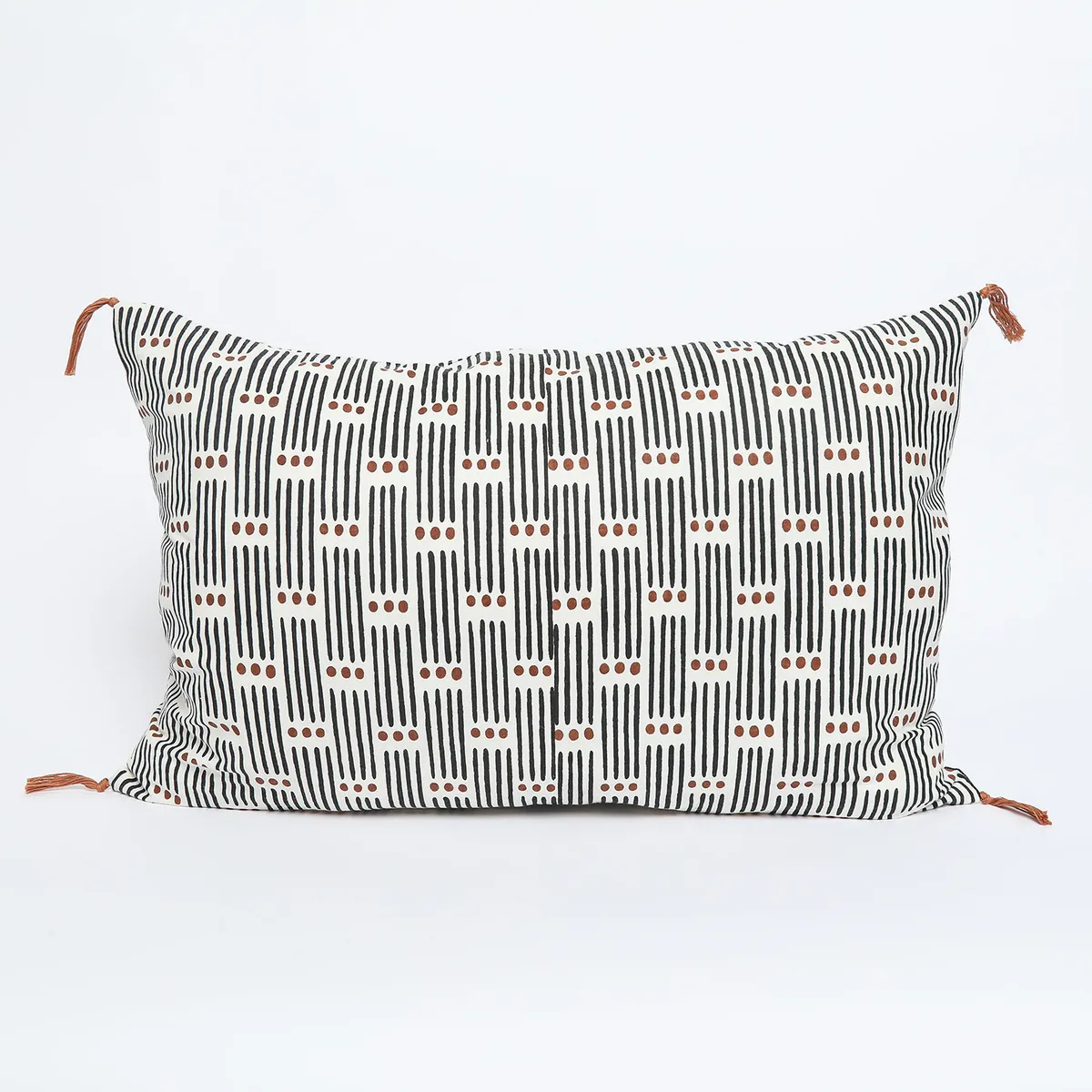 BASEMENT HOME - Funda de Cojín Block Topo