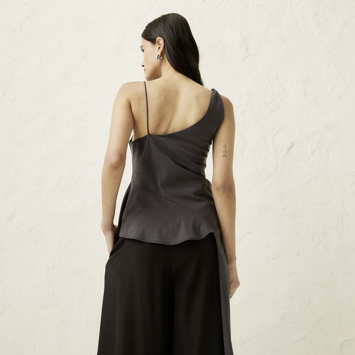 BASEMENT - Polo Sin Mangas Asimétrico Mujer Basement Studio