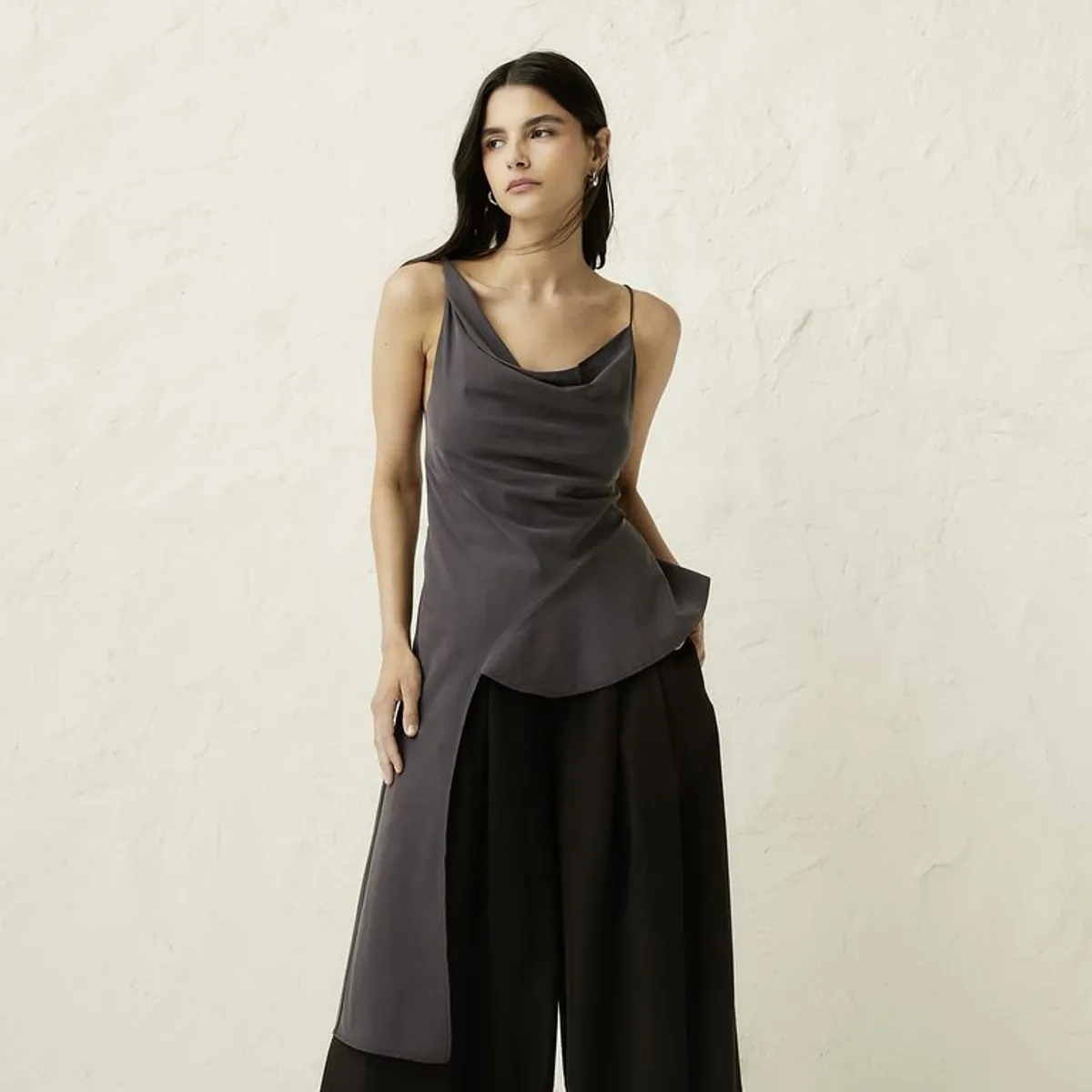 BASEMENT - Polo Sin Mangas Asimétrico Mujer Basement Studio