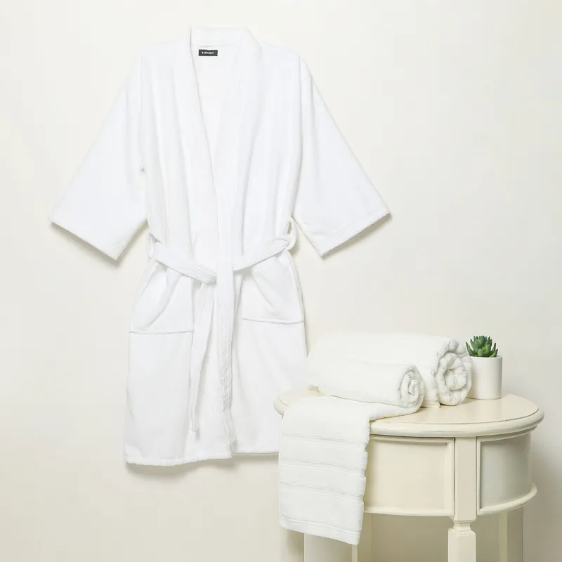 BASEMENT HOME - Set x2 Toallas Mano y Baño + Bata de Baño 100% Algodón Basement Home