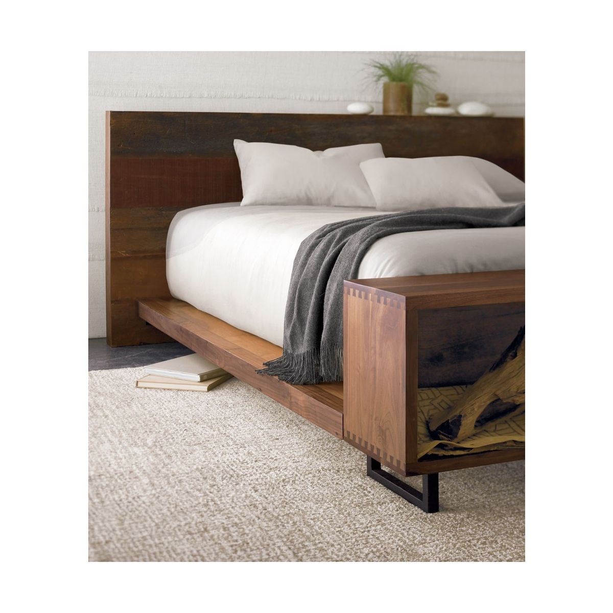 CRATE & BARREL - Cama con Librero King Atwood