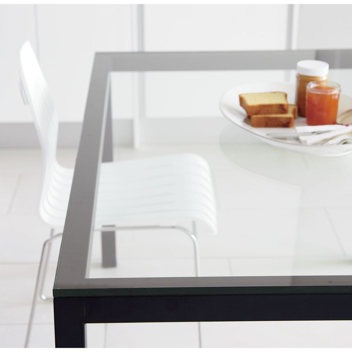 CRATE & BARREL - Mesa Comedor Base de Acero y Tablero de Vidrio Parsons 122 x 71 cm