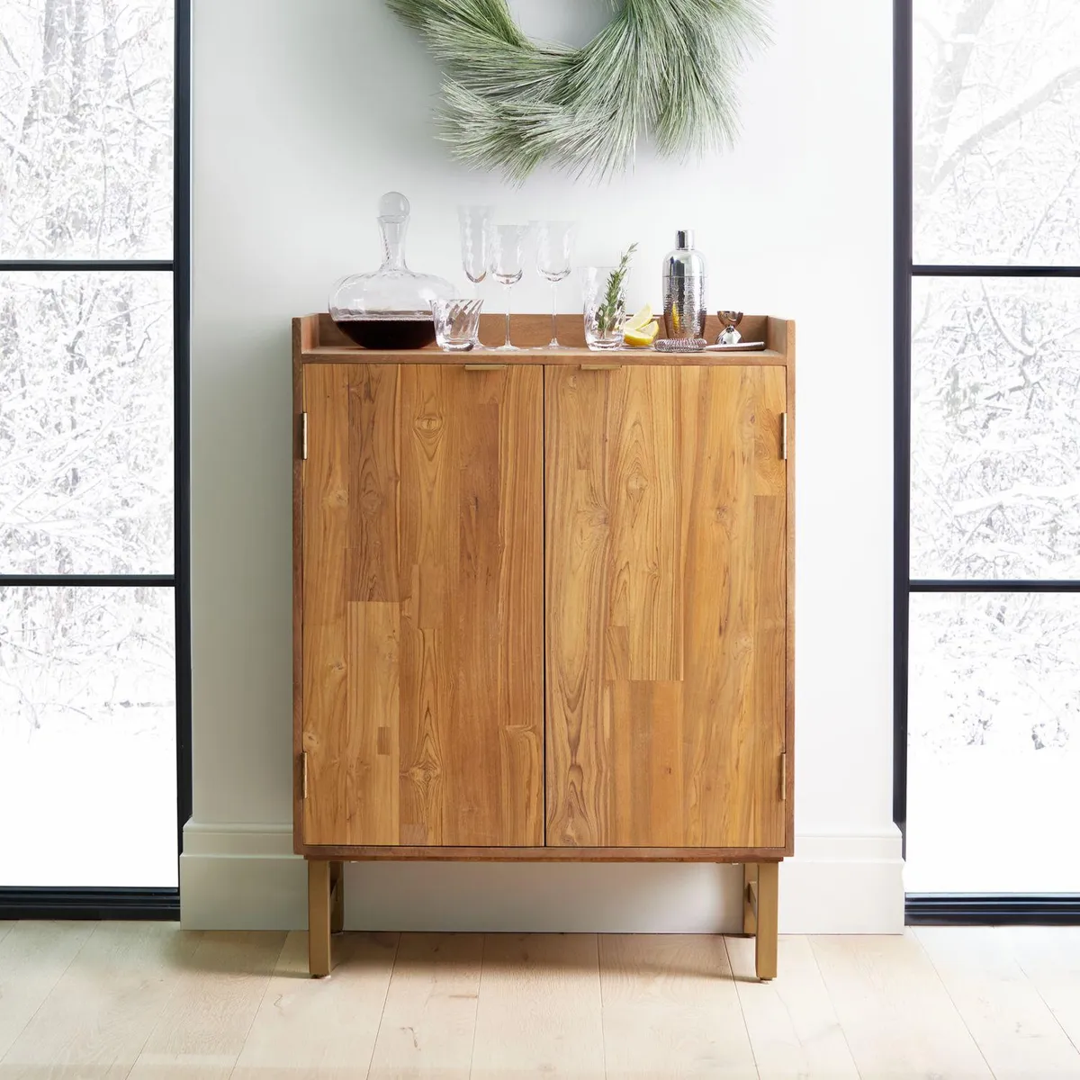 CRATE & BARREL - Bar Cantina de Madera con Encimera de Mármol 2 Puertas