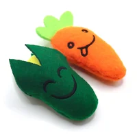 Juguete para gato naranja y blanco