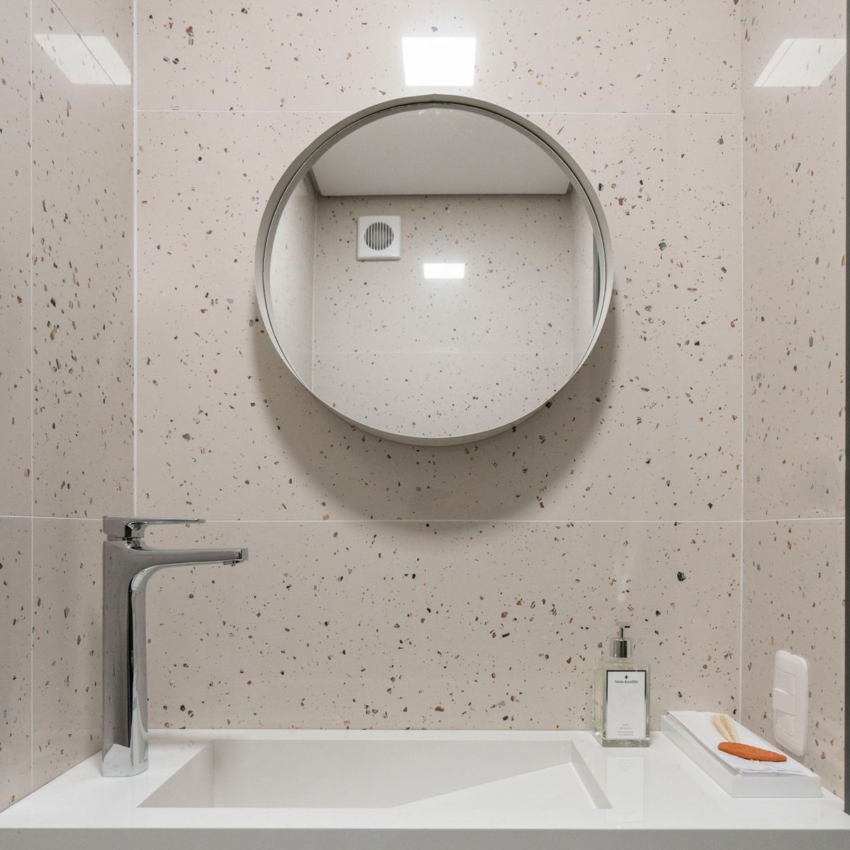 Porcelanato Polido Silex Branco 90x90 Caixa 1,62, marca Eliane - Foto Principal